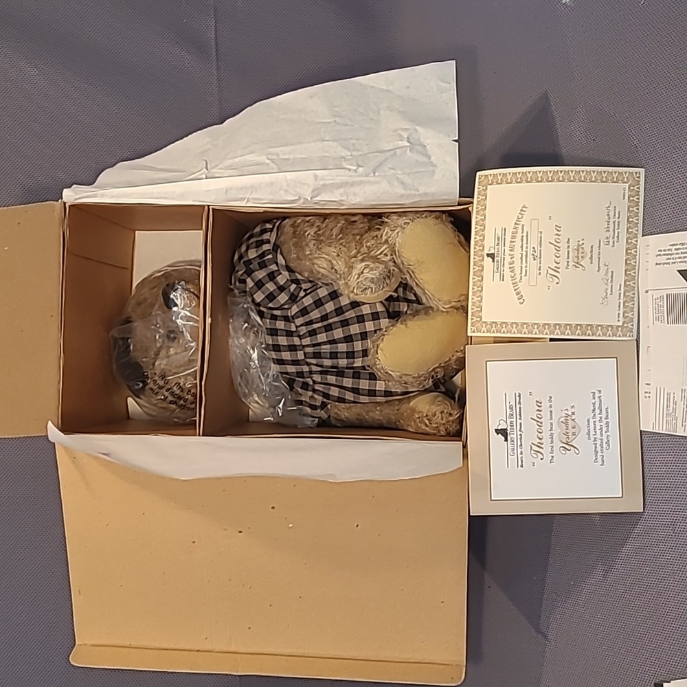 Ashton Drake Galleries Yesterday's Bears  Theodora First Issue